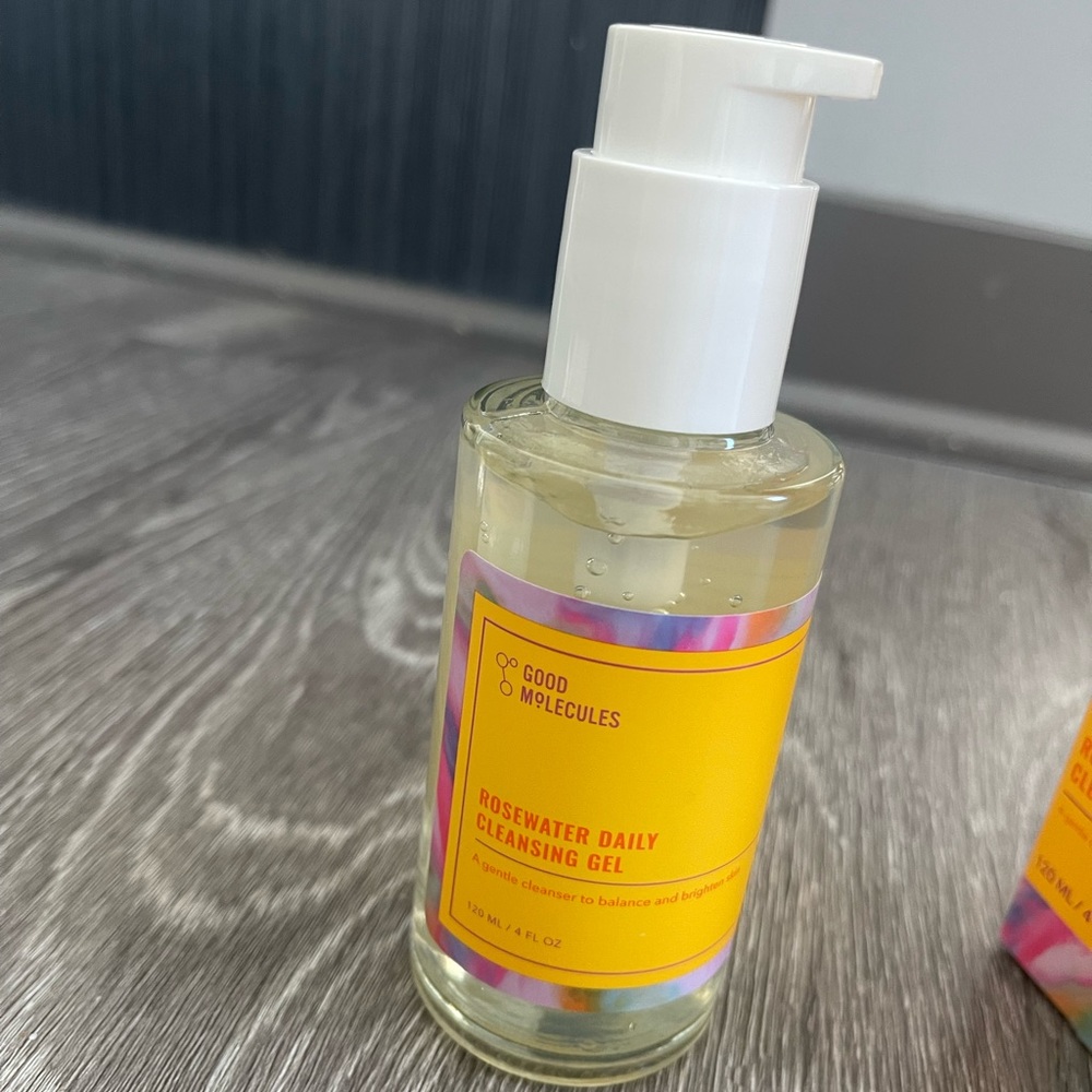 SOLD Rose water cleanser - Picture 2 of 3